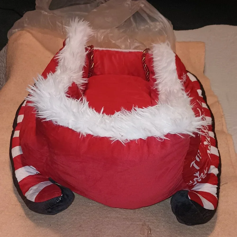 NEW Funny Fuzzy Festive Sleigh Dog Bed Christmas Sleigh Small